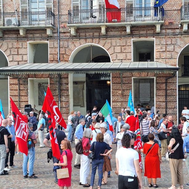 I giornalisti scendono in piazza contro l'aggressione di Casapound: &quot;Ci dobbiamo battere oggi, domani, sempre&quot;