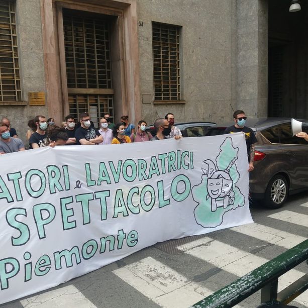 I lavoratori dello spettacolo all'Inps: &quot;Intermittenti senza soldi, portate le nostre istanze a Roma&quot; [FOTO E VIDEO]