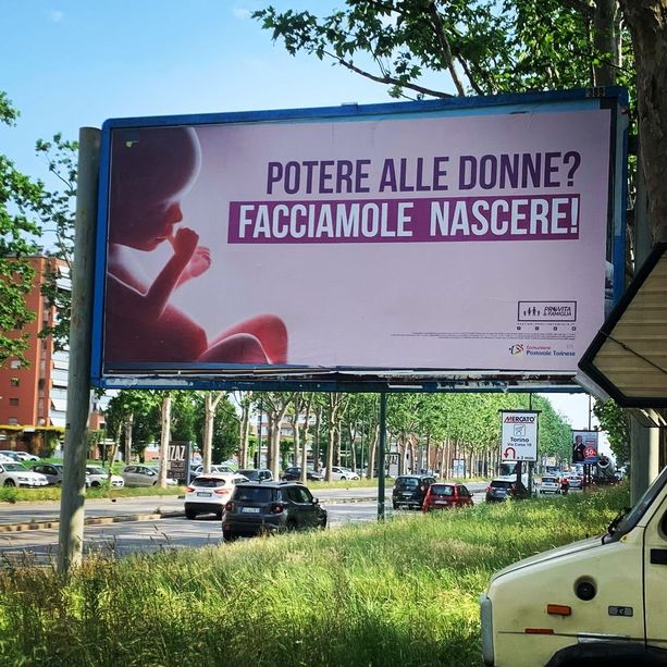 Manifesti offensivi, a Torino una Consulta per l'ok all'affissione. Minoranza all'attacco: &quot;È censura&quot;