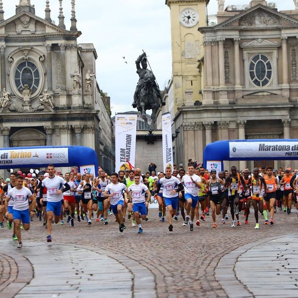 Oggi a Torino si corre la maratona, strade chiuse e viabilità stravolta: tutto quello che c’è da sapere