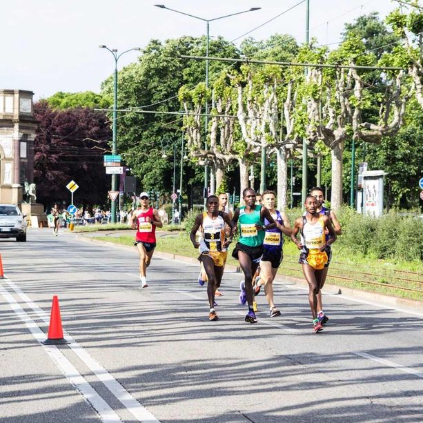 Torino si allaccia le scarpe: oggi torna la maratona. Ecco le deviazioni e le modifiche a strade e bus