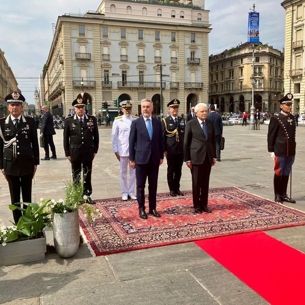 Mattarella a Torino, il presidente della Repubblica celebra i nuovi carabinieri della Scuola Allievi [FOTO]