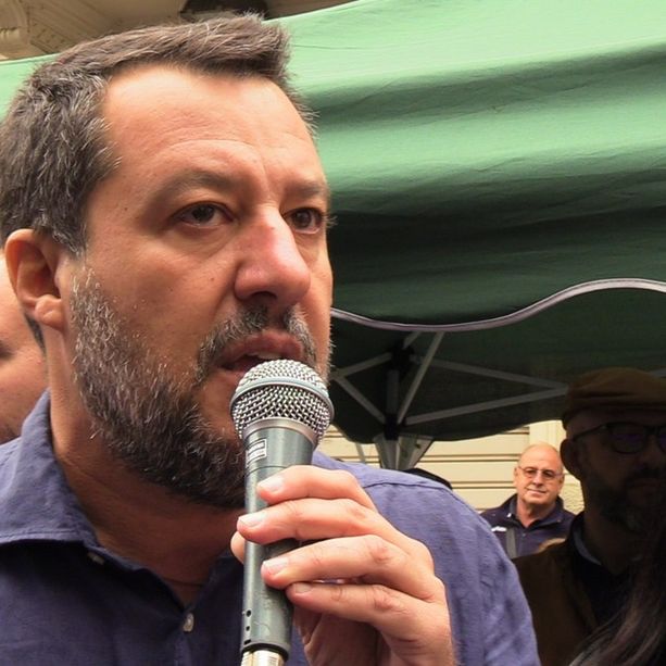 Auto, Salvini sfida l’Europa: “Con noi al Governo un referendum per bloccare lo stop ai motori diesel e benzina” [VIDEO]