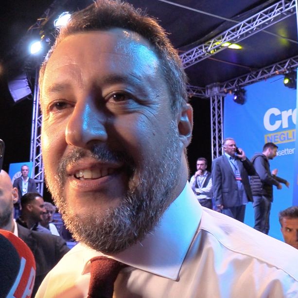 Salvini a Torino arringa il popolo leghista: “Bruciamo le cartelle esattoriali e aboliamo la Legge Fornero: vinceremo le elezioni” [INTERVISTA]