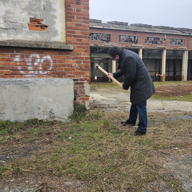 Grandi Motori, al via le demolizioni: nel futuro un giardino, ma anche studentati ed un supermercato [FOTO]