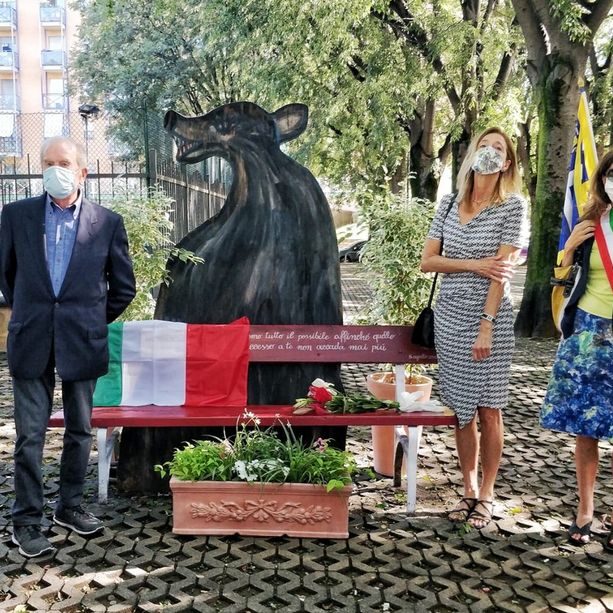 In piazza Umbria una targa per Andrea Soldi, morto dopo un tso nel 2015