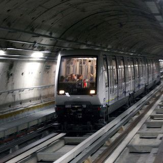 Guasto informatico: la metropolitana è ferma lungo tutta la tratta, si va in bus