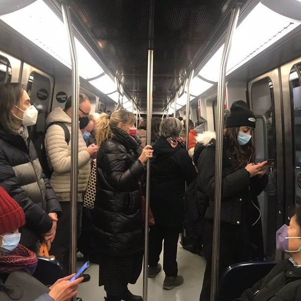 Green Pass obbligatorio sui mezzi pubblici, chi controlla? Il viaggio a Torino su metro, bus e treni [VIDEO e FOTO]