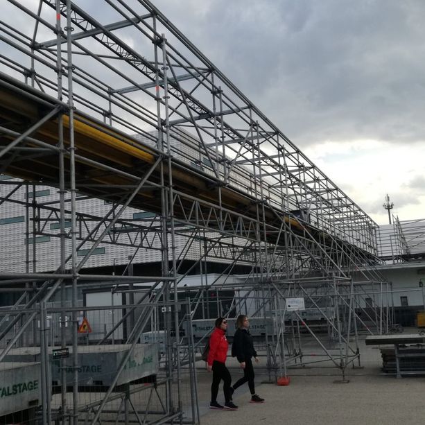 Eurovision, la “domenica del villaggio” mostra ancora passi avanti: completata la passerella [FOTO