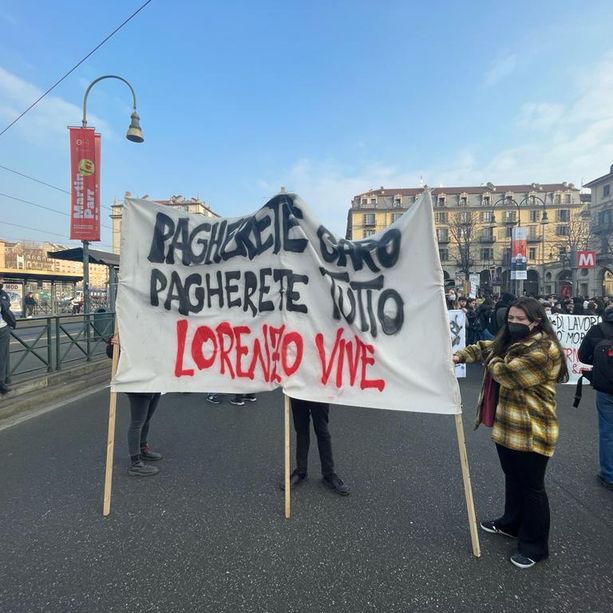 Studenti in protesta. Dai cortei alle classi: stamattina scatta l'occupazione nei licei di Torino