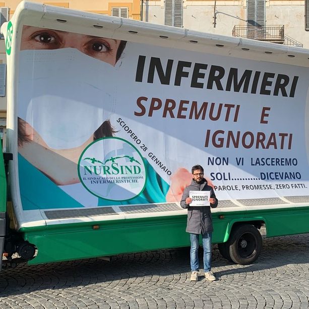 &quot;Con gli applausi non arrivi a fine mese&quot;: infermieri e operatori sanitari pronti a scendere in piazza a Torino