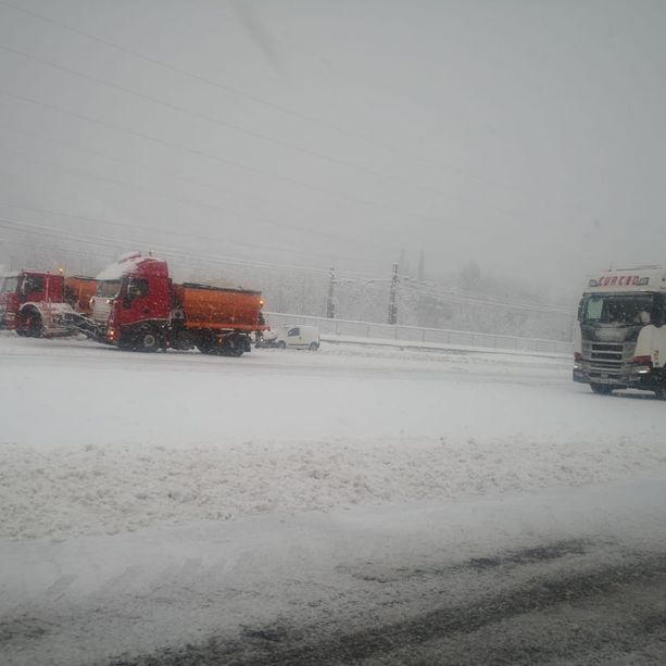 Neve a Torino e provincia: disagi in autostrada: sulla Torino-Bardonecchia fermano i tir si procede incolonnati [FOTO]