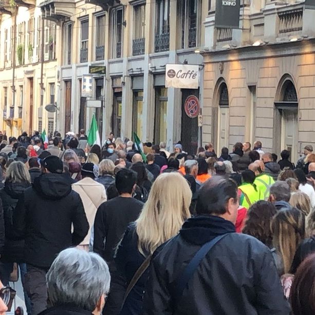 No Green pass in piazza a Torino per il 14° sabato consecutivo (VIDEO e FOTO)