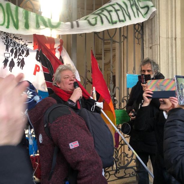 Dopo 24 ore i “no pass” lasciano il Rettorato: “Occuperemo tutti i giorni” [VIDEO e FOTO]