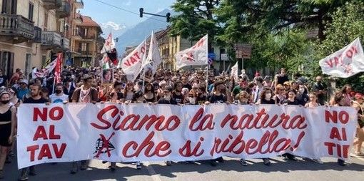 &quot;No Tav No Tir&quot;, corteo da Bussoleno a San Didero contro il nuovo autoporto (FOTO)