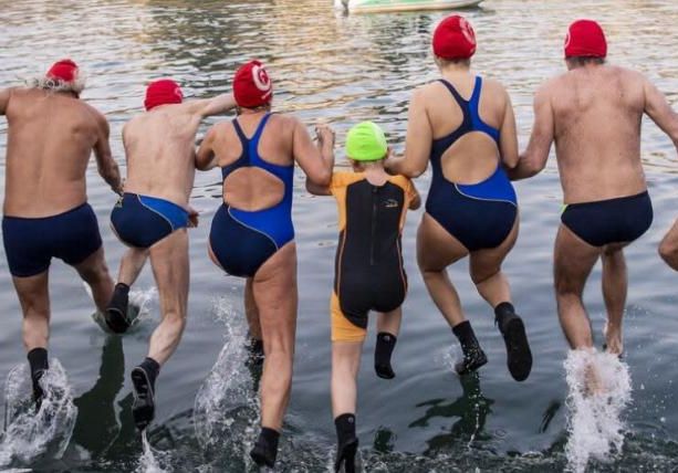Sono tornati gli &quot;orsi polari&quot;: un tuffo nel Po all'insegna del coraggio e del divertimento