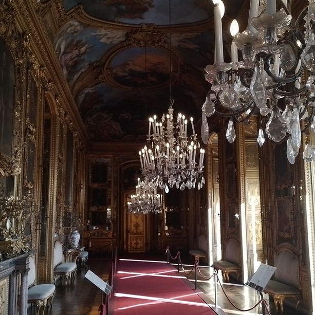 Savoia, Emanuele Filiberto ha firmato a Palazzo Reale l'atto di morte del padre