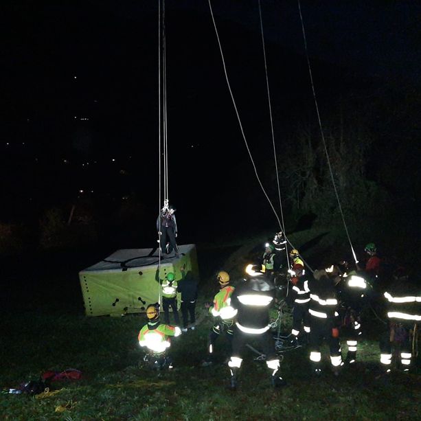 Pinasca: si impiglia nei fili dell'alta tensione con il parapendio: salvata dopo 4 ore [FOTO e VIDEO]