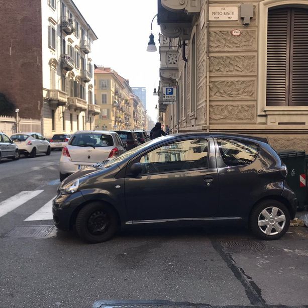 Inferno parcheggi a Torino, boom di divieti di sosta: 100.000 multe in tre mesi