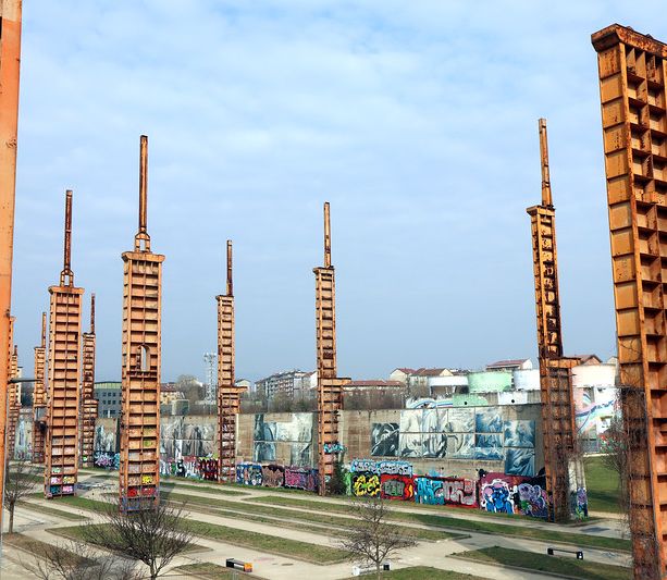 Terrore a Parco Dora: cerca di investire le persone con una macchina e le minaccia con un coltello. Ma è un test