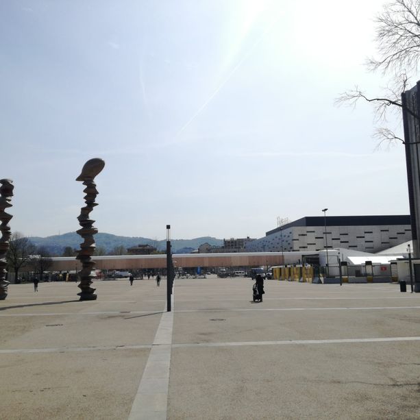 Cantieri Eurovision: la passerella di piazza d'Armi si ripara dai curiosi, mentre al Valentino si deve ancora iniziare [FOTO]