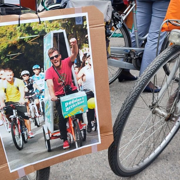 La Torino in bicicletta pedala per la città ricordando Gabriele Del Carlo e Velio Coviello