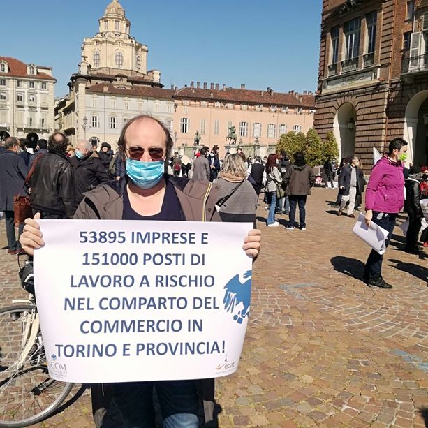 Anche il commercio in piazza, &quot;Ripartire e lavorare. Non chiediamo elemosina&quot; [VIDEO]