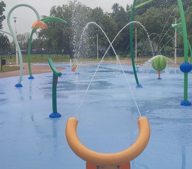 Giochi d'acqua e attrezzature nuove alla Pellerina: come cambiano gli spazi di fronte alla piscina [FOTO]