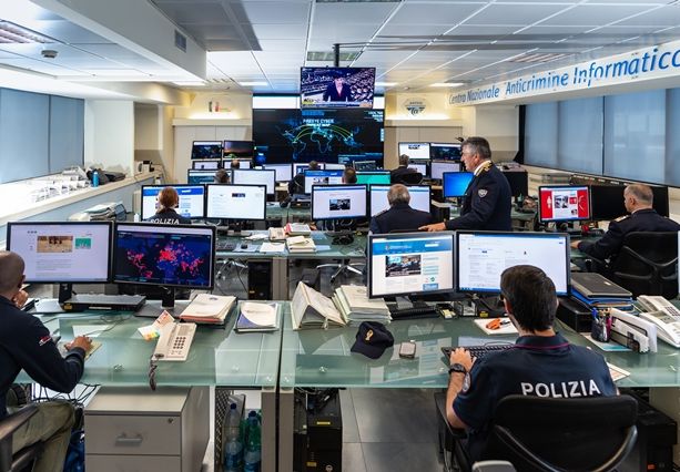 Pedopornografia, revenge porn, truffe online e fake news: con lockdown e smartworking, 1300 interventi nel 2020 per la Polizia postale