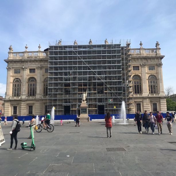 Eurovision e Salone del Libro, ponteggi ovunque: Torino nasconde i palazzi e mette in mostra i cantieri [FOTO e VIDEO]