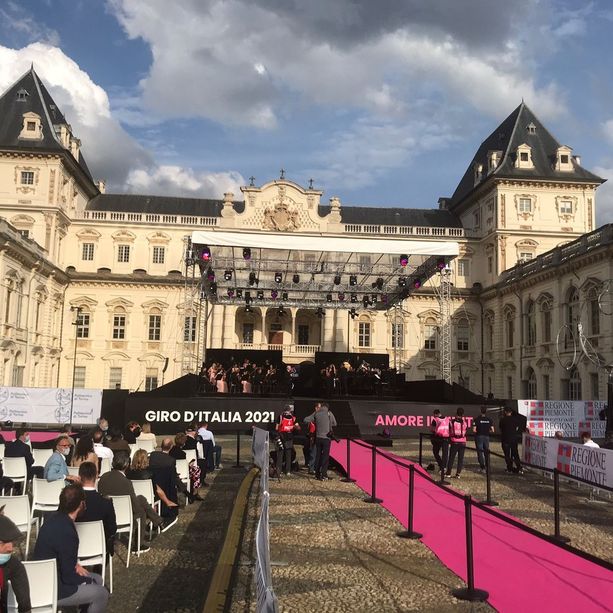 Conto alla rovescia per il Giro 2021 dal Castello del Valentino, Cirio: &quot;Da qui riparte l'Italia, noi pedaliamo per vaccinare&quot; [FOTO]