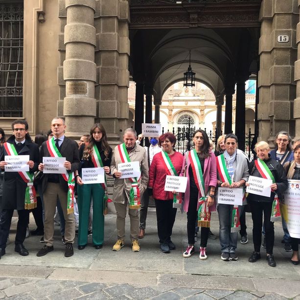 Allontanamento Zero, caos fuori dal Consiglio regionale per i minori: &quot;Caucino ritiri il disegno di legge&quot; [FOTO e VIDEO]