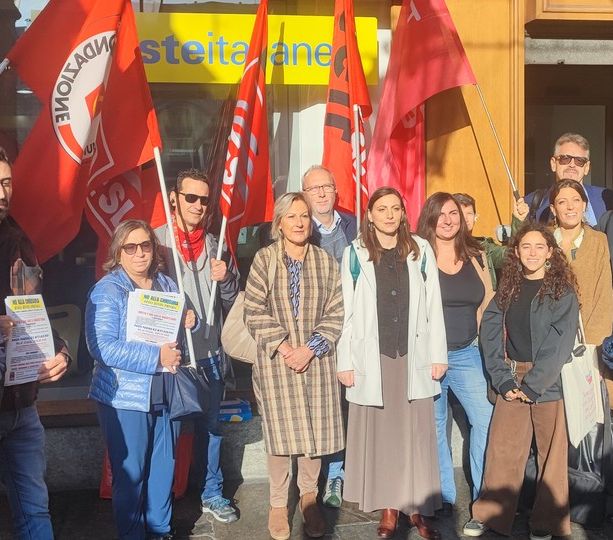Contro la chiusura dei cinque uffici postali di Torino, presidio in via Nizza [VIDEO]