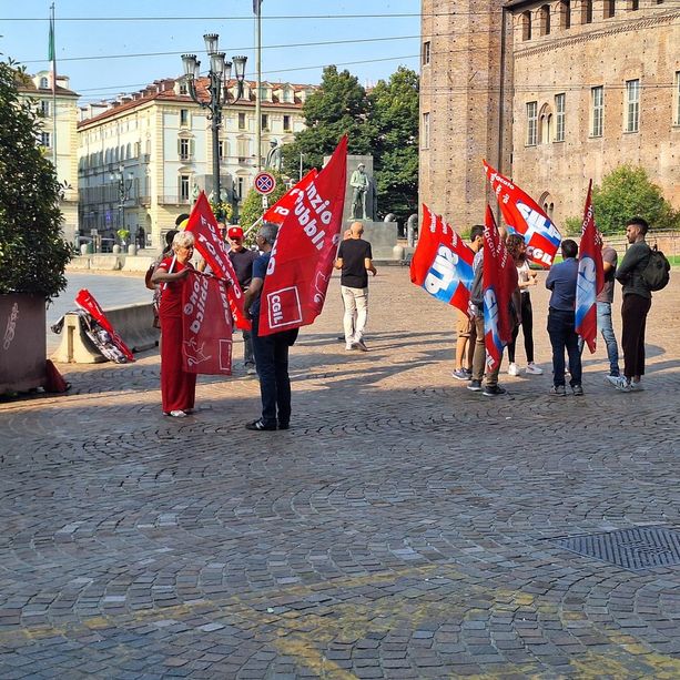 Le forze dell'ordine scendono in piazza: &quot;Gli agenti meritano rispetto da questo Governo&quot; [FOTO]