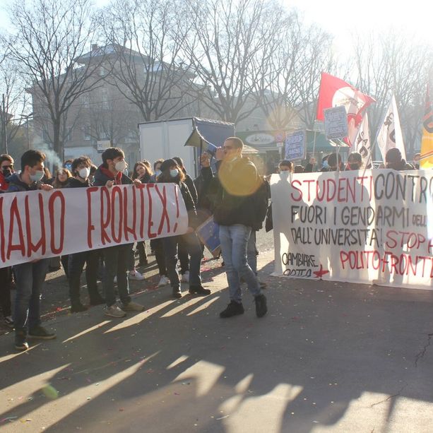 “Fuori i gendarmi dell’Unione Europea dall’Università. Stop accordi Polito-Frontex” [VIDEO e FOTO]