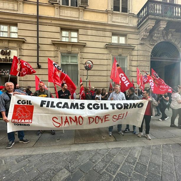 Visite mediche, la rivolta dei lavoratori del call center: “Le lunghe attese non sono colpa nostra”