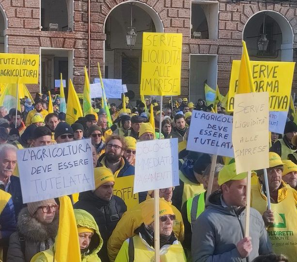 Gli agricoltori Coldiretti in piazza: &quot;Sbloccate i pagamenti delle assicurazioni&quot;
