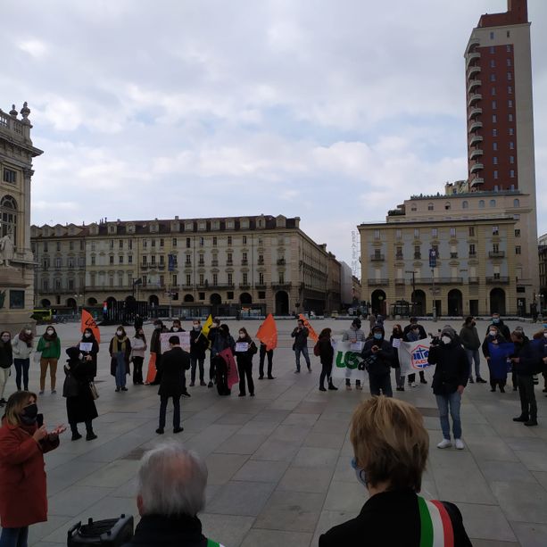 Politica, sindaci e associazioni in piazza a Torino per difendere la legge regionale contro il gioco d'azzardo [VIDEO]