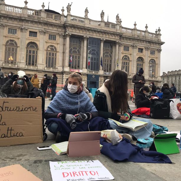 Scuola, riparte la dad. Ma a Torino e Venaria solo dalla seconda media (compresa) in su