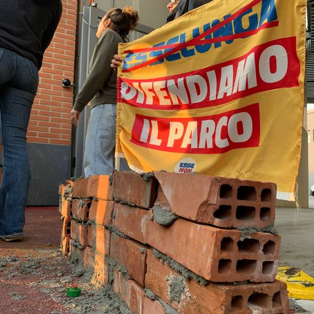 Esselunga, gli oppositori al nuovo punto vendita &quot;murano&quot; l'accesso del supermercato di corso Bramante