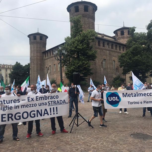 A Torino scendono in piazza i metalmeccanici Ugl: “Chiediamo il blocco dei licenziamenti per tutto il 2020 e prolungamento Naspi” [FOTO e VIDEO]