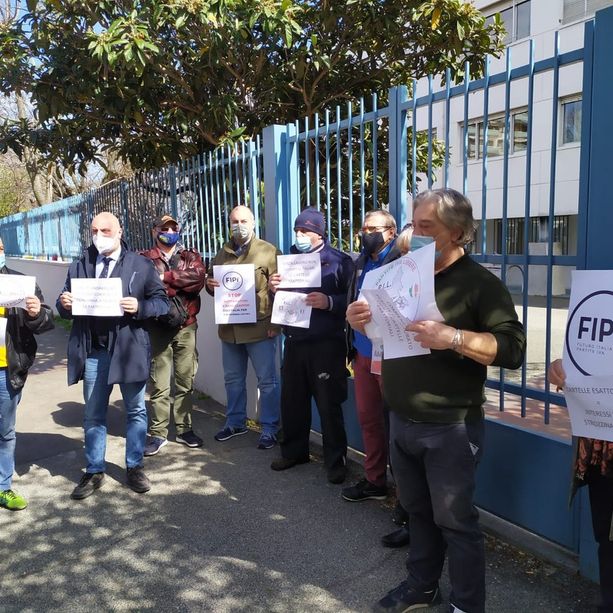 Torino, il grido disperato delle partite Iva: “Per noi nessun futuro né speranza”