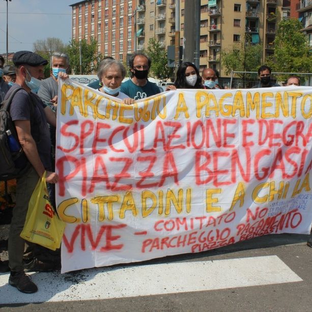 Piazza Bengasi, in superficie è rabbia: “Strisce blu al posto del mercato? Speculazione e degrado” (VIDEO e FOTO)