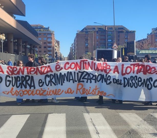 Askatasuna, presidio al tribunale aspettando la sentenza del processo: &quot;Siamo Associazione a resistere&quot;