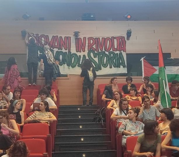Università occupata, gli studenti consegnano le richieste al Rettore. E intanto un Dipartimento vota sì al boicottaggio