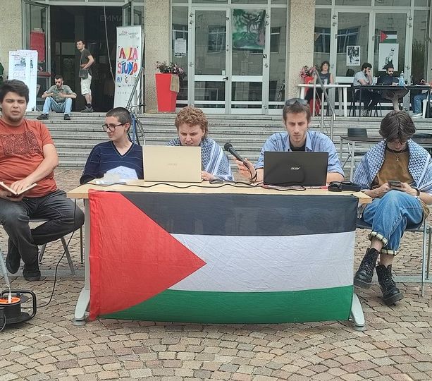 Saluto romano e manganellate al Politecnico occupato, gli studenti: &quot;Basta Polizia nell'Università&quot;