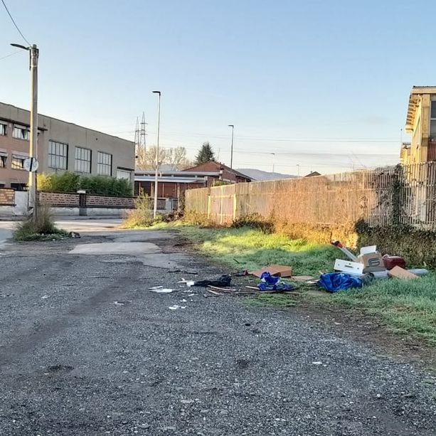 Strada comunale di Bertolla diventa una groviera: arriva la petizione dei residenti che chiede interventi urgenti