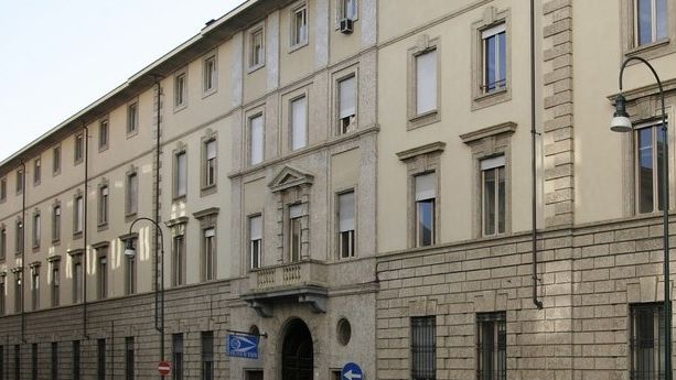 Dramma in Questura a Torino: poliziotto si toglie la vita con la pistola d'ordinanza