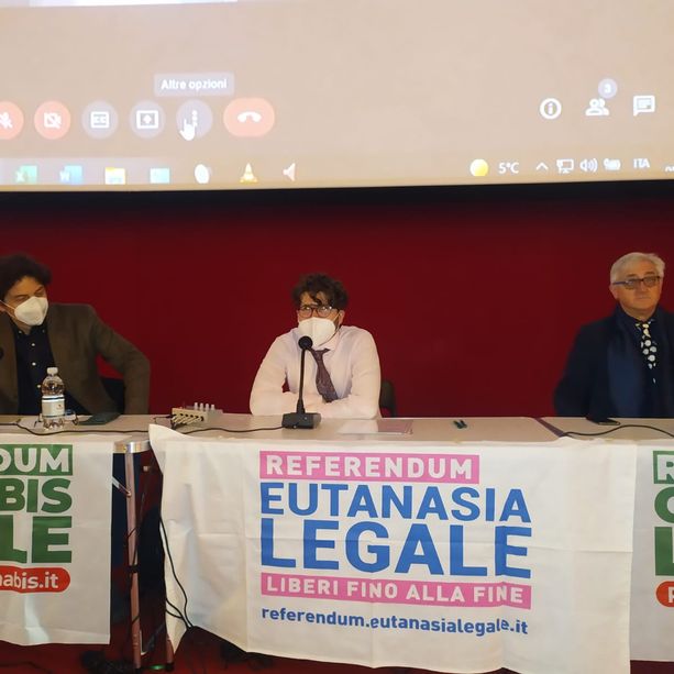 Eutanasia e cannabis, nasce il coordinamento per difendere i referendum. Cappato: “In gioco la democrazia”