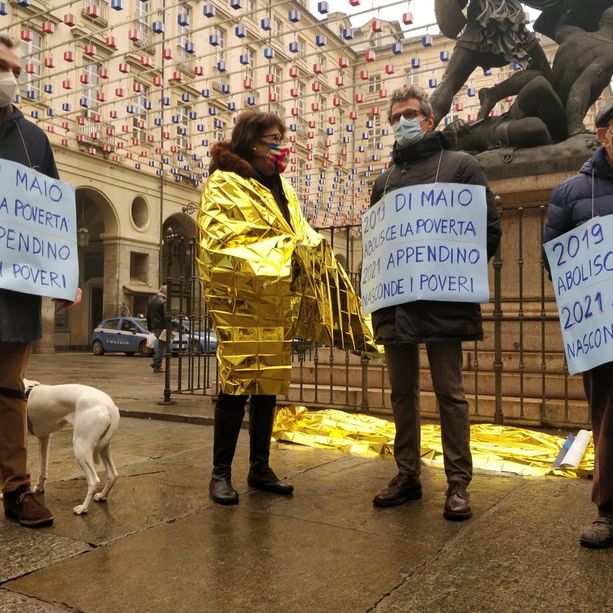 Clochard sgomberati dal centro, Radicali protestano sotto il Comune: &quot;Inaccettabile&quot; [VIDEO e FOTO]
